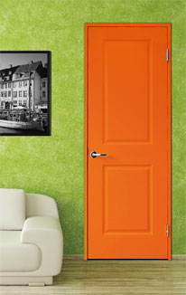 オレンジ色塗装の室内ドア