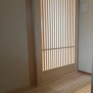 ひのき木製ドアの施工イメージ