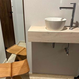 モダンシンプルでコンパクトな玄関手洗