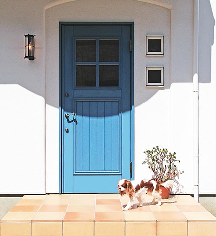 人気の青色の玄関ドア