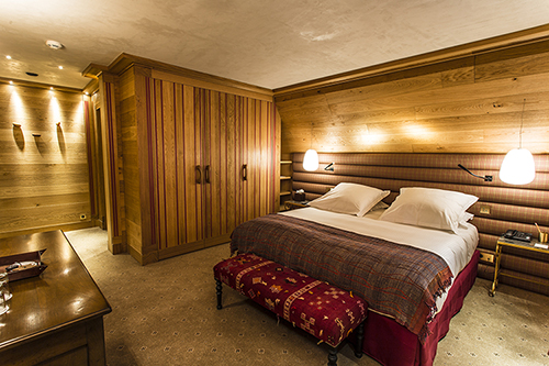 高級スキーリゾートLa Mourra Hotel Villageの客室に採用されたドアノブ