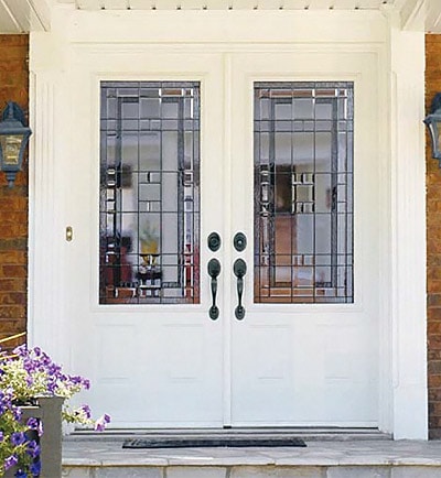 両袖の白い玄関ドア、ディスティンクションの玄関建具の施工例