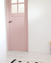 日本製の木製ドア、さくら色のかわいい室内扉