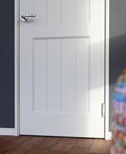 室内用の白い木製ドア