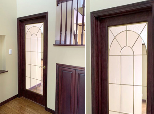 エレガントなガラスドアの設置例